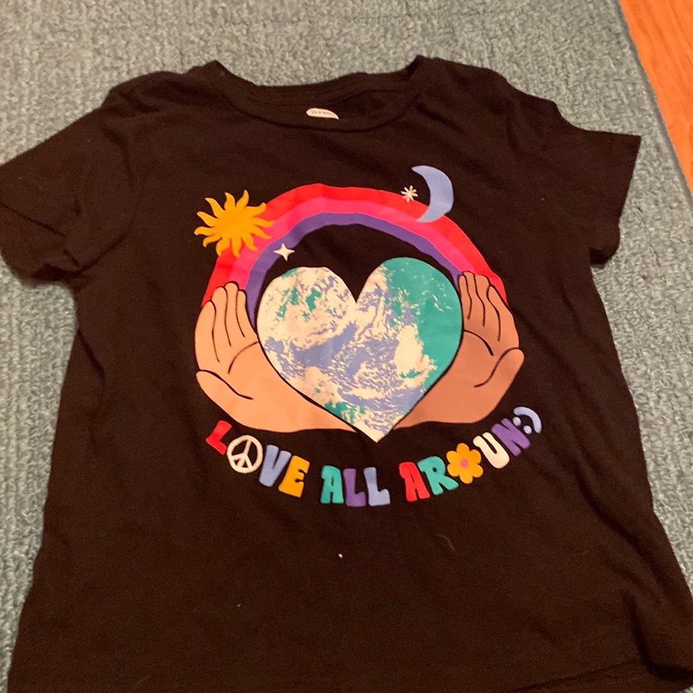 Girls Classic Tee “Love All Around “
